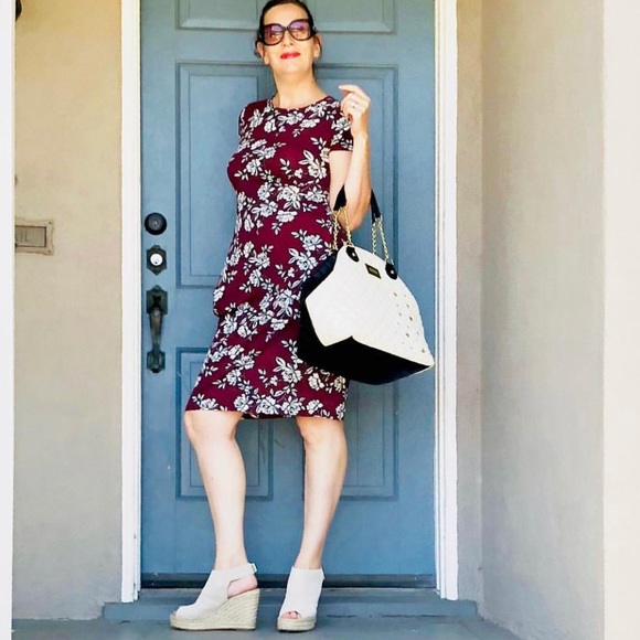 Short Sleeve Flower Dress in Wine - Picture 3 of 7